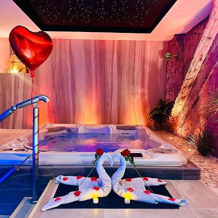 Les Secrets Rooms - Bonneval - Love Room - Spa Et Hammam Privatif Bagian luar foto