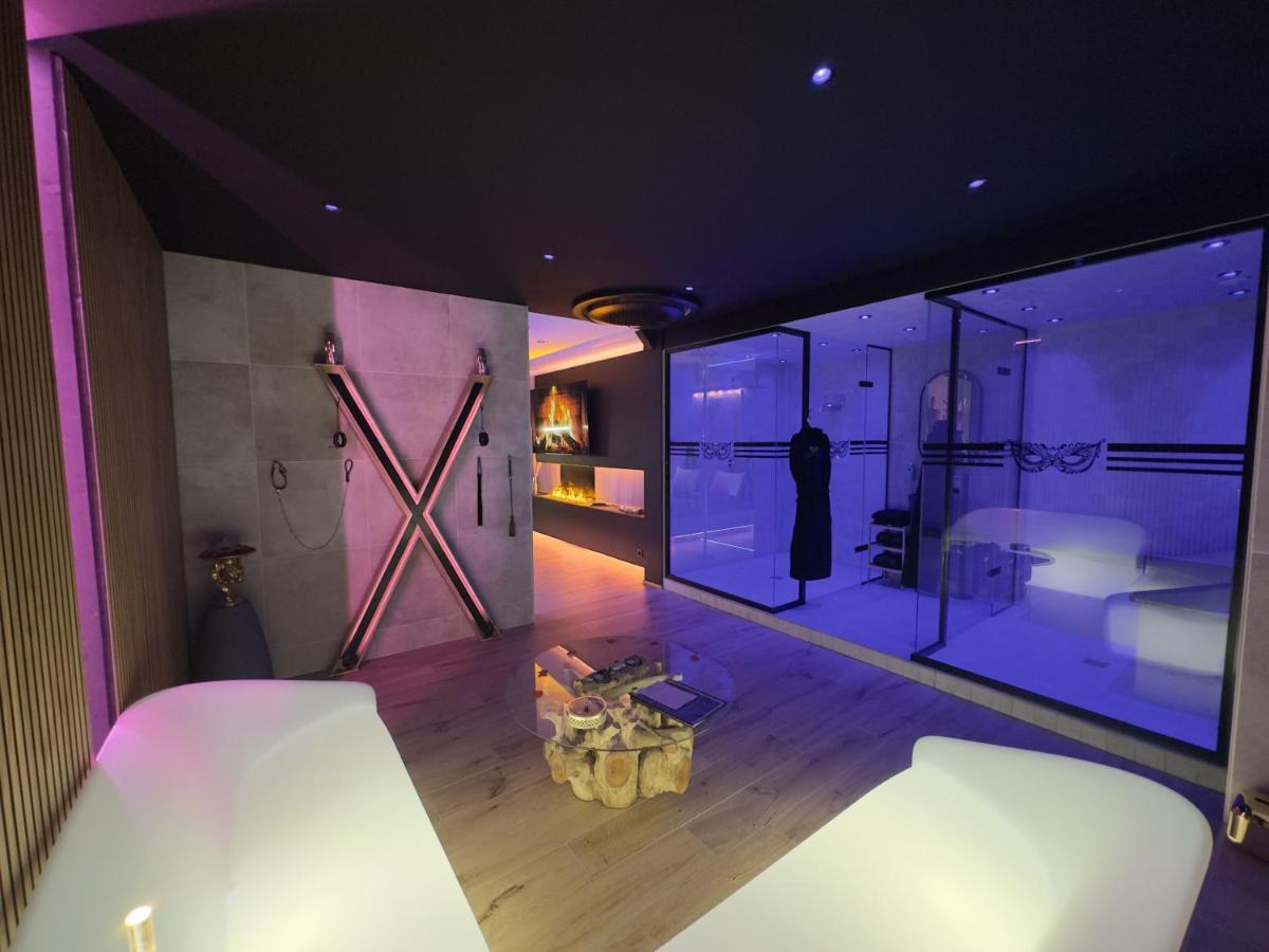Les Secrets Rooms - Bonneval - Love Room - Spa Et Hammam Privatif Bagian luar foto