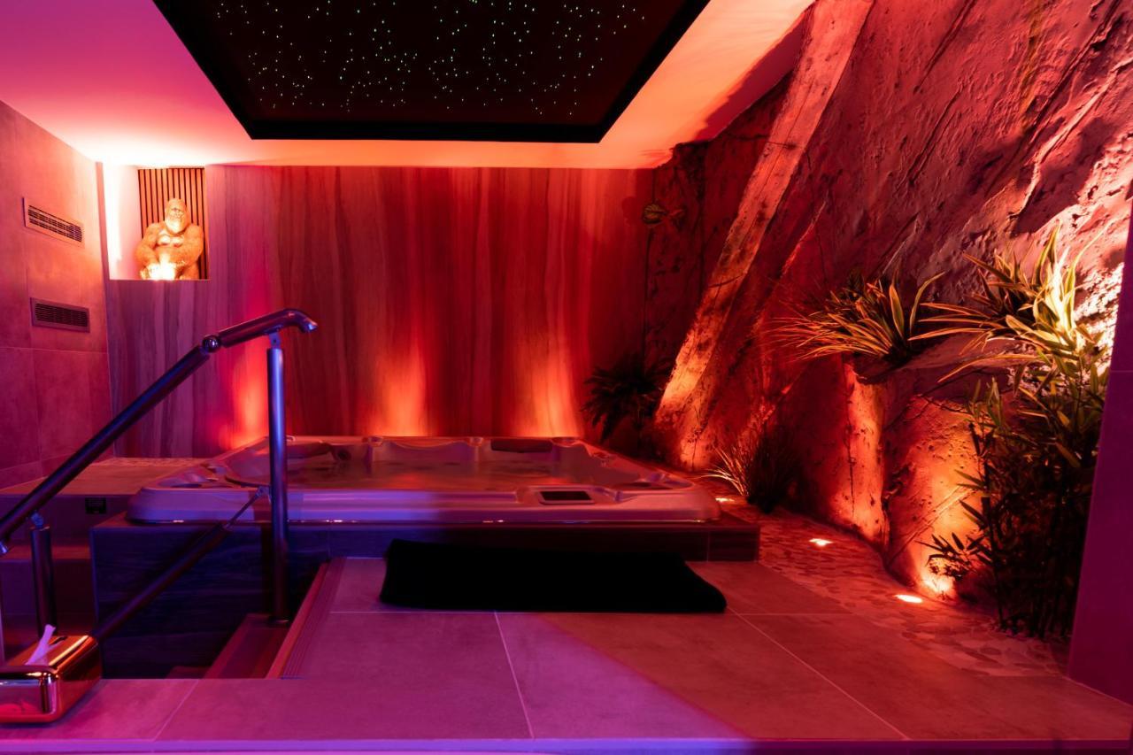 Les Secrets Rooms - Bonneval - Love Room - Spa Et Hammam Privatif Bagian luar foto