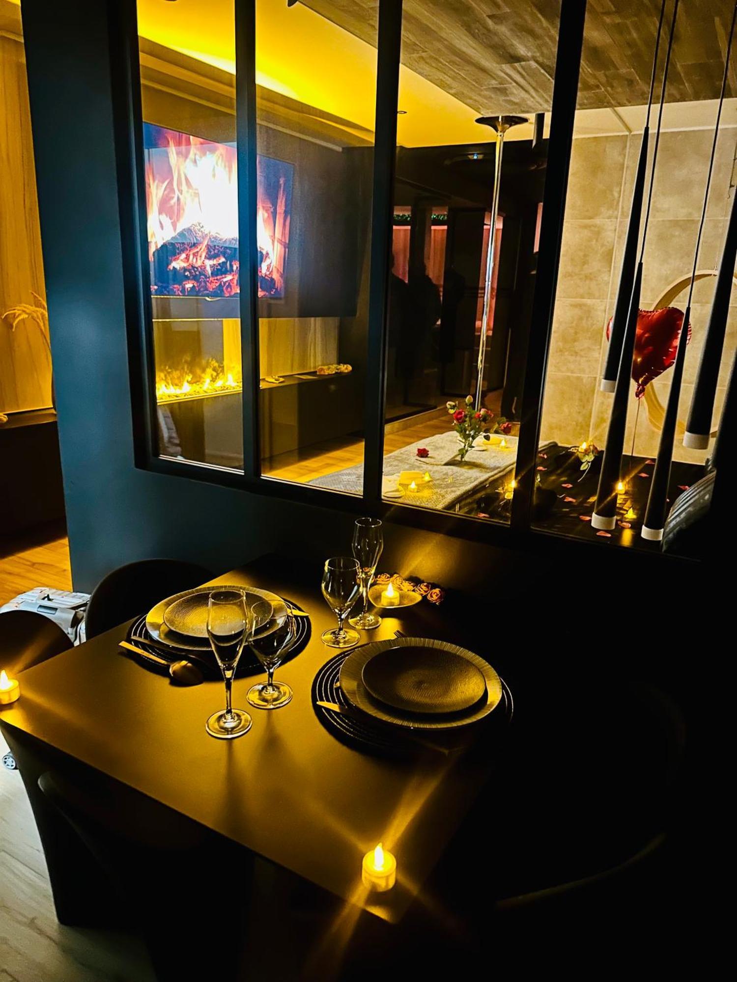 Les Secrets Rooms - Bonneval - Love Room - Spa Et Hammam Privatif Bagian luar foto